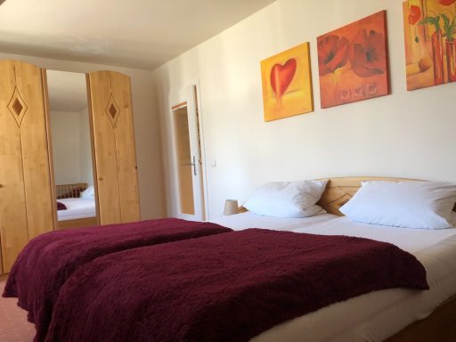Schlafzimmer 1