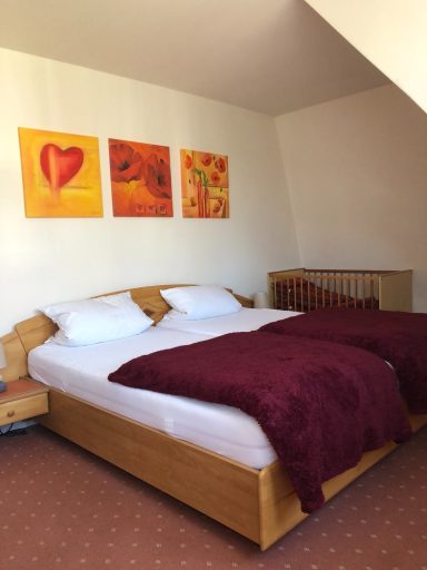 Schlafzimmer 1
